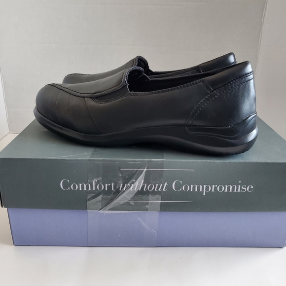 Aravon Women's Faith Flats, Black, 6.5 - Picture 2 of 6